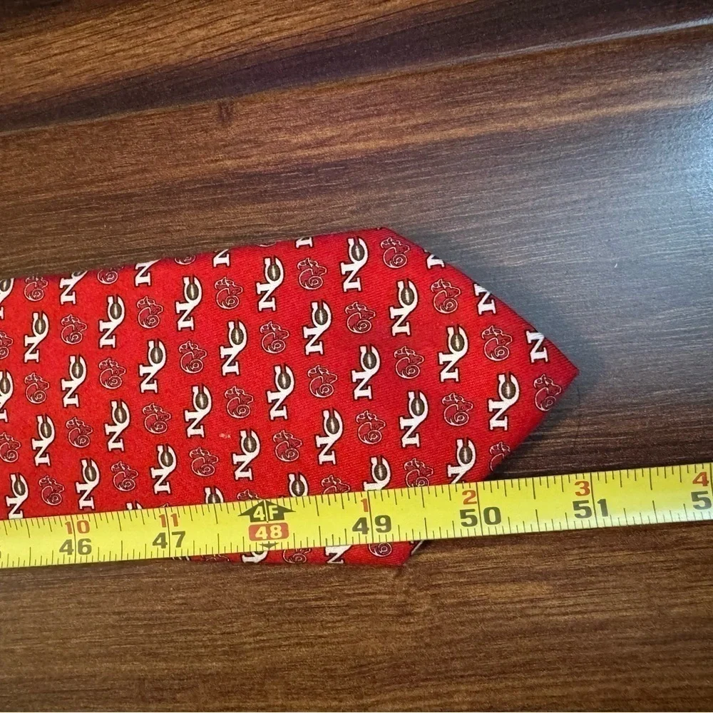 VINEYARD VINES Red Silk Necktie